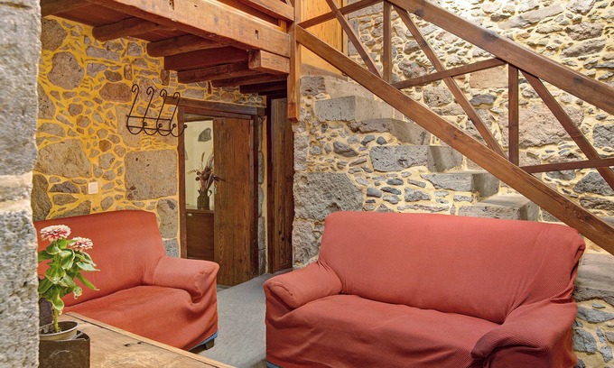 Aguimes House | Holiday Home Casa Emblematica La Pileta Doramas with Terrace & Wi-Fi