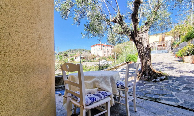 Bagnaia House | Holiday Home 'Casa Marisa' with Private Terrace, Balcony and Air Conditioning