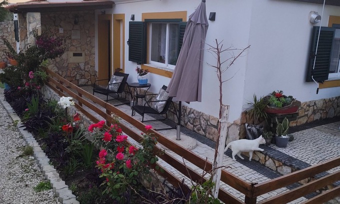 Cartaxo House | Holiday Home 'Casa 3' with Shared Pool, Wi-Fi and Air Conditioning