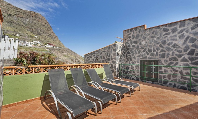 Hermigua House | Holiday Home 'Casa Rural Ondina B' with Sea View, Private Terrace and Wi-Fi