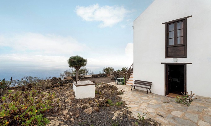 Tesbabo House | Holiday Home 'Casa Rural La Era' with Sea View, Private Terrace and Wi-Fi