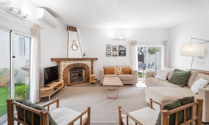Pobles del Sud House | Holiday Home 'Chalet Saler' with Sea View, Wi-Fi and Air Conditioning