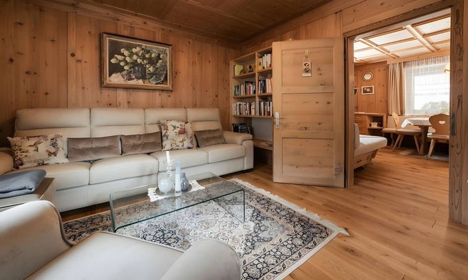 La Valle House | Holiday Home 'Ciasa Ilda - Charming House' with Balcony and Wi-Fi