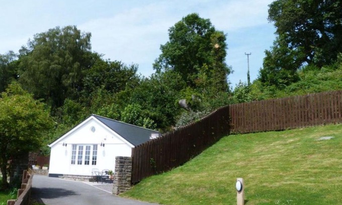 Nantgarw House | Holiday Home Cysgod y Coed