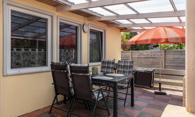 Lochow House | Holiday Home 'Ferienhaus Saturn' with Private Terrace, Private Garden and Wi-Fi