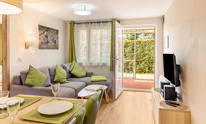 Lochow House | Holiday Home 'Ferienhaus Biber' with Private Terrace, Private Garden and Wi-Fi