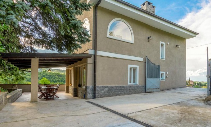 Casalborgone House | Holiday Home di Sara by Interhome
