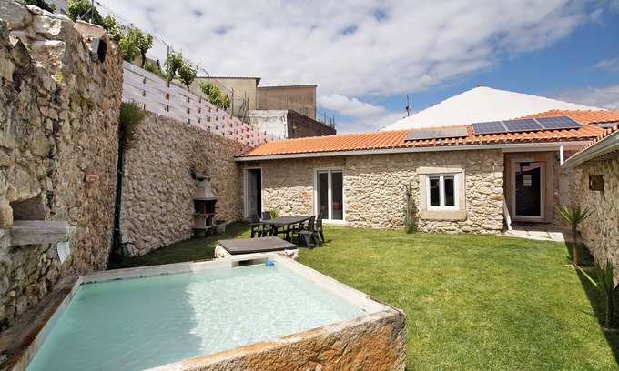 Nossa Senhora das Misericordias House | Holiday Home 'Dos Castelos' with Private Pool, Wi-Fi and Air Conditioning