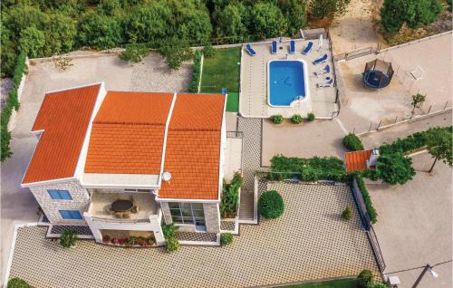 Duge Njive House | Holiday Home Duge Njive With Outdoor Swimming Pool 312