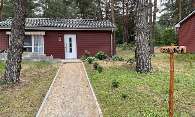 Wunsdorf House | Holiday Home 'Eichhörnchen' with Private Terrace, Private Garden and Wi-Fi
