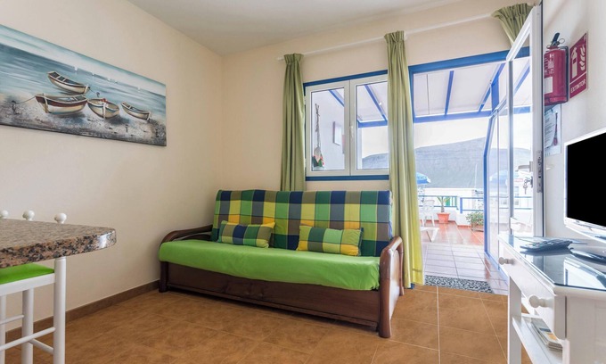 Caleta de Sebo House | Holiday Home "El Sombrerito 5" with Terrace & Wi-Fi