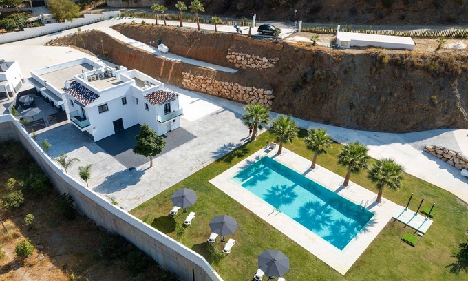 Totalan House | Holiday Home 'Era Del Puerto Complejo Completo' with Mountain Views and Air Conditioning