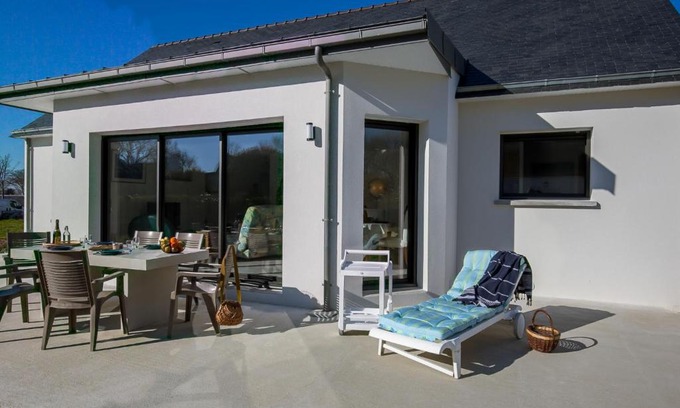 Beg-Meil House | Holiday Home Ericaro by Interhome
