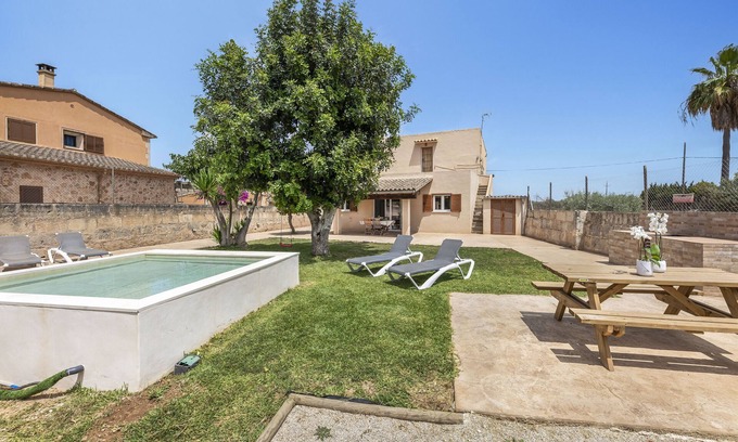Algaida House | Holiday Home "Es Cos" with Garden and Wi-Fi