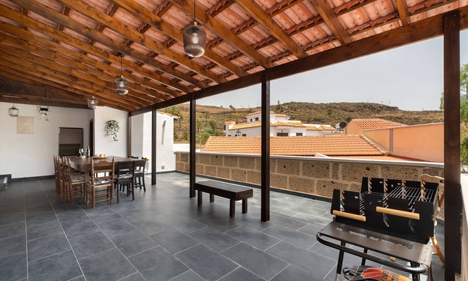 Alajero House | Holiday Home 'Fagundo 84' with Mountain View, Private Terrace and Wi-Fi