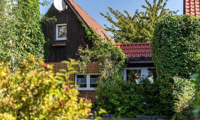 Blankenburg House | Holiday Home 'Ferienhaus Kornblume' with Private Terrace, Private Garden and Wi-Fi