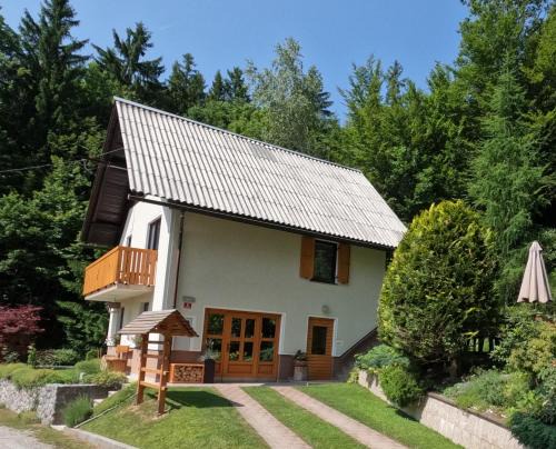 Predjama House | Holiday Home Forest Peace, Lavrovec