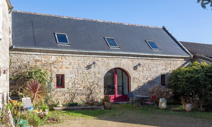 Cleden-Cap-Sizun House | Holiday Home 'Gîte de la Ferme - La Pointe Du Raz' with Shared Garden