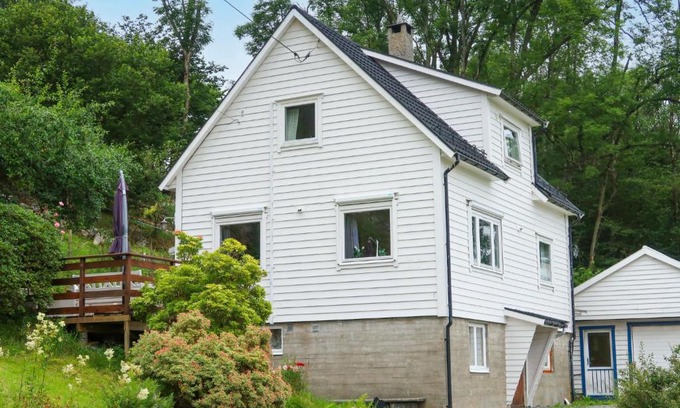 Tysnes House | Holiday Home Gamlahuset by Interhome