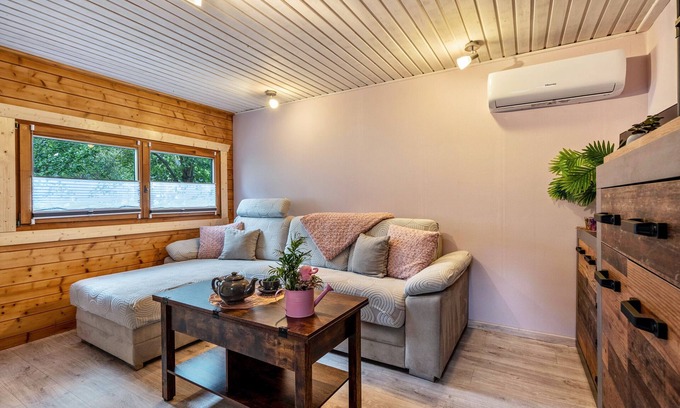 Scheibenberg House | Holiday Home 'Häuschen Grau' with Private Garden and Wi-Fi