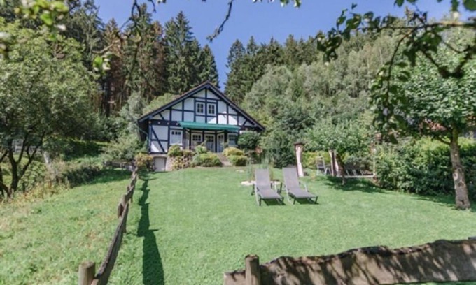 Eslohe House | Holiday home Haus Felsberg