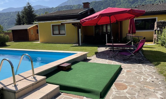 Gallizien House | Holiday Home "Haus Linsendorf" with Private Lake Access, Pool & Wi-Fi