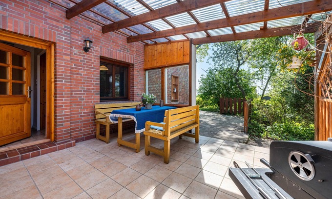 Barlt House | Holiday Home 'Himmelreich' with Private Terrace, Shared Garden and Wi-Fi
