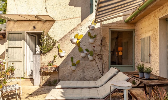 Strettoia House | Holiday Home 'Il Pescino' with Private Terrace and Wi-Fi