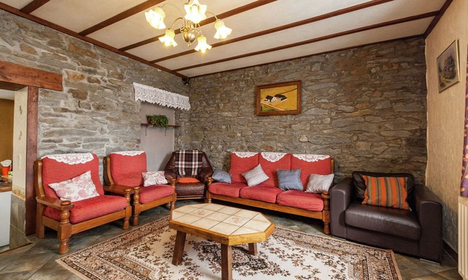 Foy House | Holiday home in Bastogne with garden