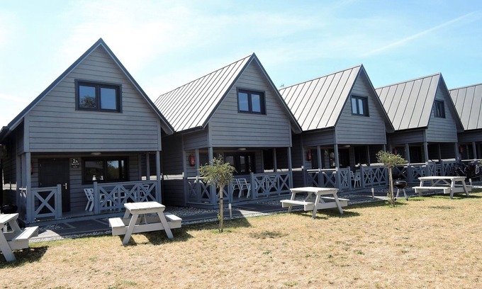 Dziwnowek House | Holiday Home in Dziwnówek by Sea and Lake
