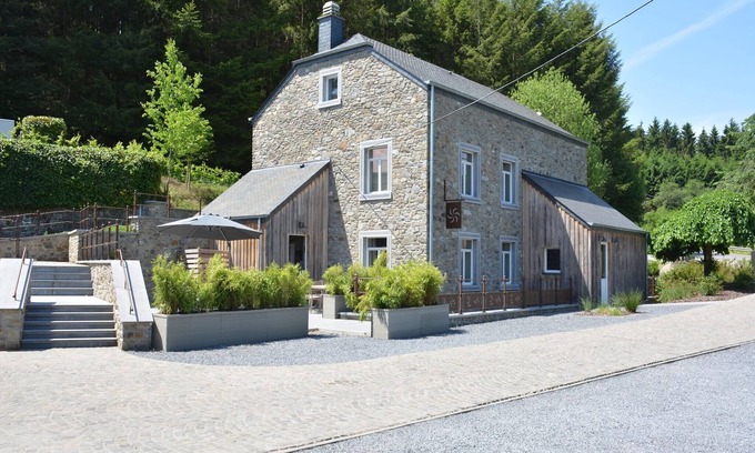 Gedinne House | Holiday Home in Gedinne by the River