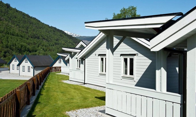 Kinsarvik House | Holiday home in Kinsarvik by the sea