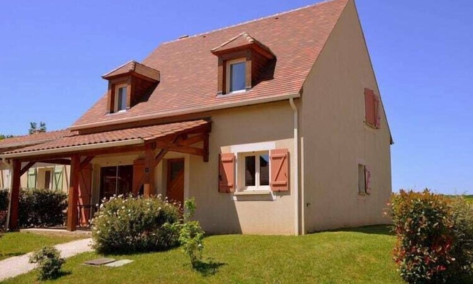 Lanzac Villa | Holiday Home in Lanzac with Private Garden