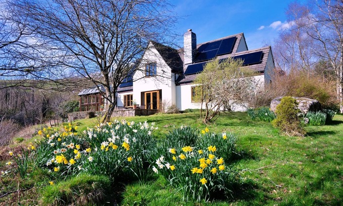 Llanidloes House | Holiday Home in Mid Wales with Countryside Views