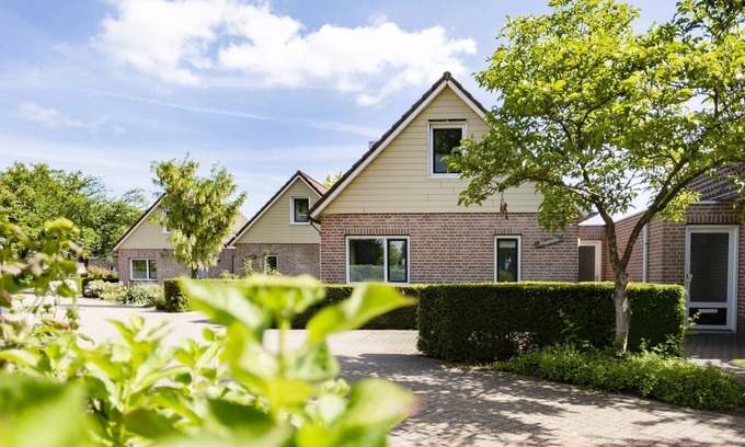Plasmolen House | Holiday Home in Netherlands with Private Garden