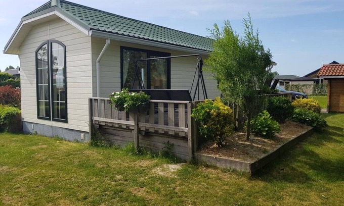 Sint-Annaland Ski Chalet | Holiday home in Zeeland
