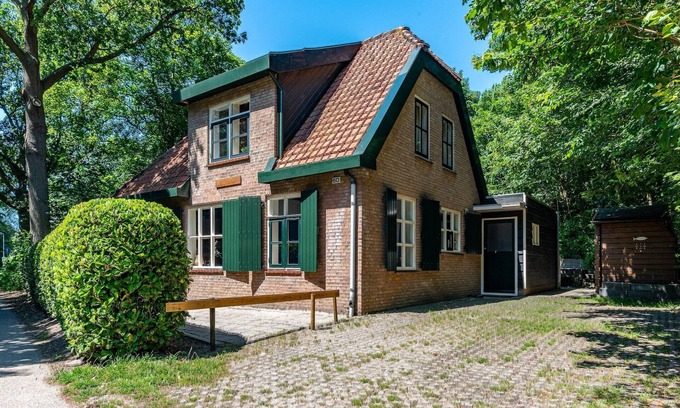 Breezand House | Holiday Home in Vrouwenpolder near Beach