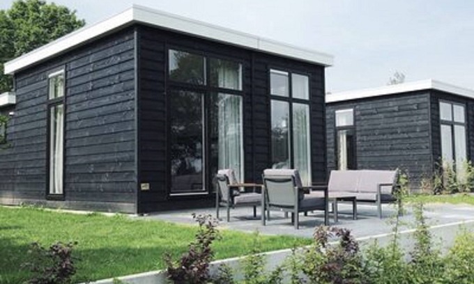 Zuna Cottage | Holiday Home in Overijssel with Garden Terrace