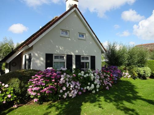 Steendam House | Holiday Home in Steendam by Schild Lake