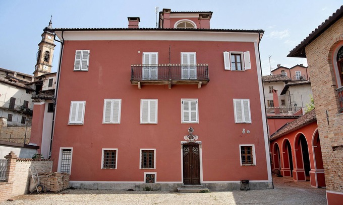 Costigliole d'Asti House | Holiday Home "La Rocca Di Efisio" with Private Terrace, Wi-Fi & Air Conditioning