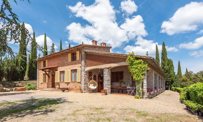 Vertine Villa | Holiday Home 'Vertine Countryside' with Private Terrace, Wi-Fi and Air Conditioning