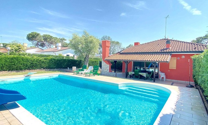 Isola Albarella House | Holiday home Single villa with swimming pool