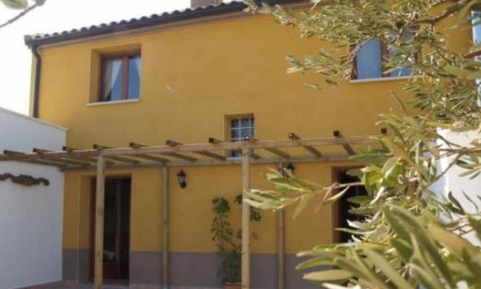 Milagro House | Holiday Home 'La Casa Miralrio 1' with Private Terrace, Wi-Fi and Air Conditioning