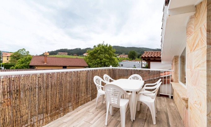 Vargas House | Holiday Home 'La Casita De La Pitufa' with Mountain View, Private Terrace and Wi-Fi