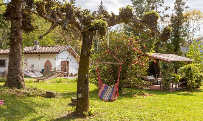 Pieve Fosciana House | Holiday Home 'La Capannina' with Mountain View, Private Terrace and Private Garden