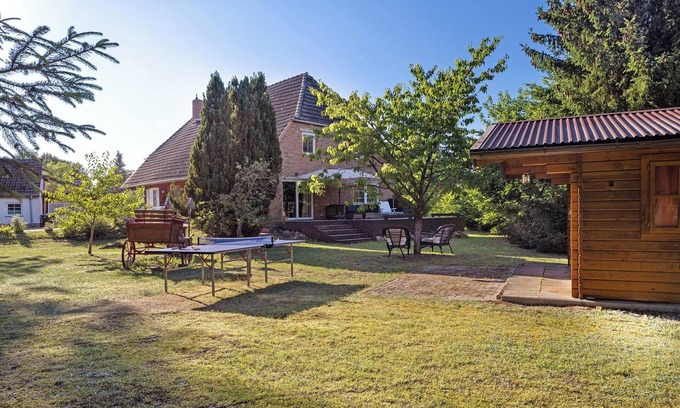 Kirch Jesar House | Holiday Home 'Landhaus Schwerin' with Wi-Fi