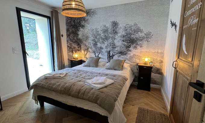 Piegon House | Holiday Home 'Le Cabanon De Piégon' with Private Pool, Wi-Fi and Air Conditioning