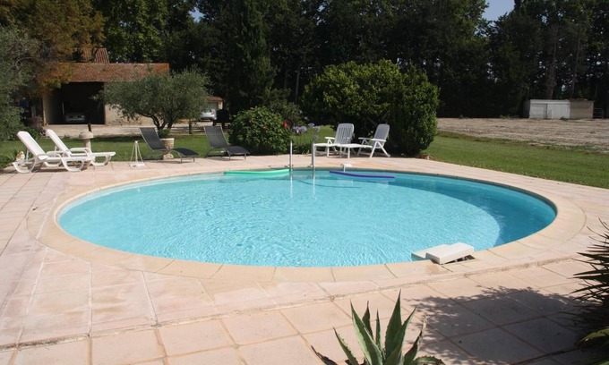 Avignon House | Holiday Home 'Le Mas Des Fleurs' with Private Pool, Private Terrace and Wi-Fi