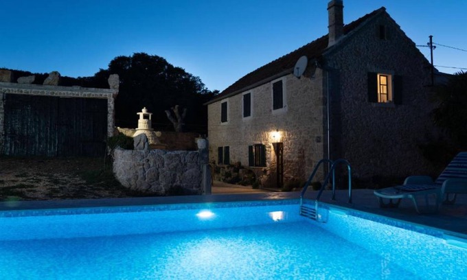 Drnis House | Holiday Home Leptir