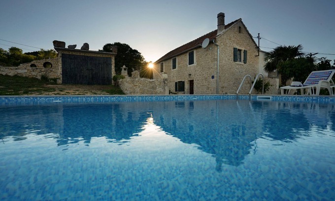 Drnis House | Holiday Home Leptir